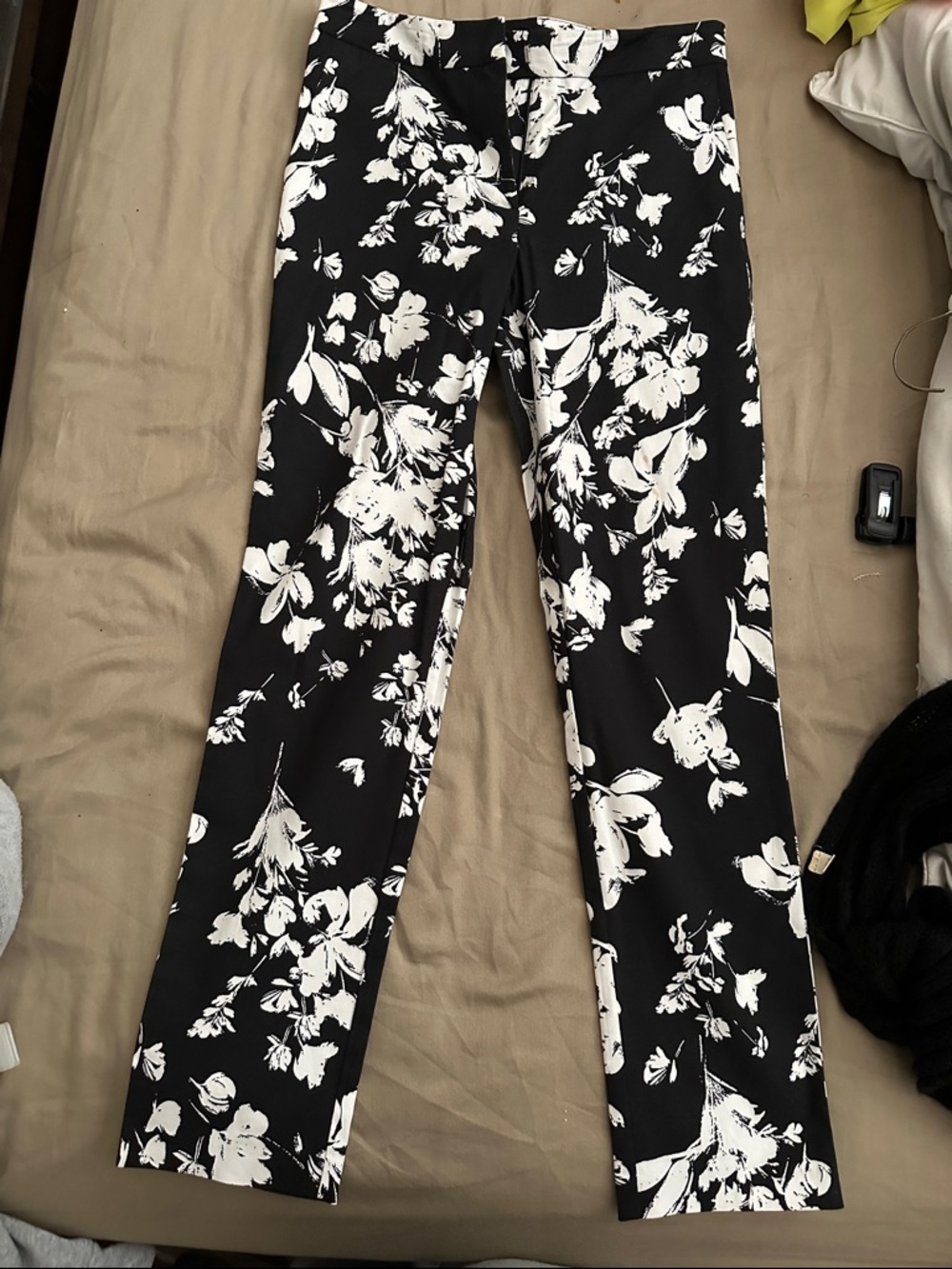 Forever 21 Black & White Floral Cropped Pants